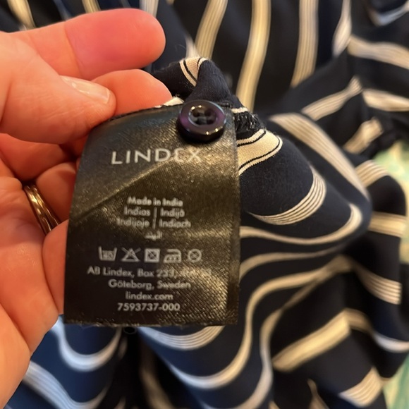 Lindex long sleeve button down shirt in basic navy stripe. 100% Viscose Medium - Picture 5 of 5